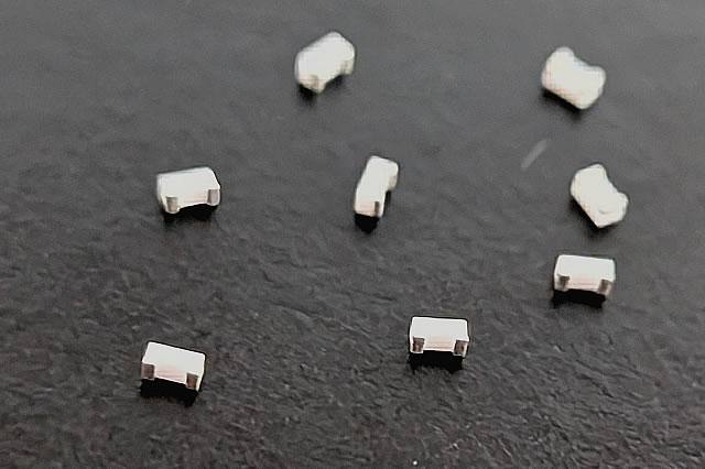 晶片電感用陶瓷磁芯<br />
（氧化鋁磁芯）（2U型）